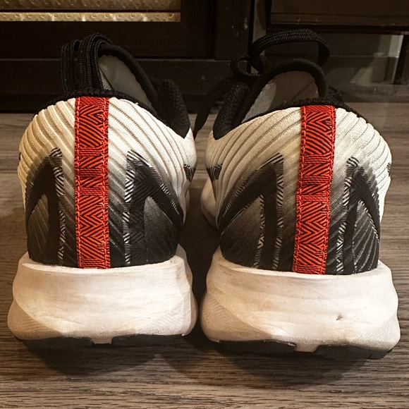 ASICS - Picture 2 of 3